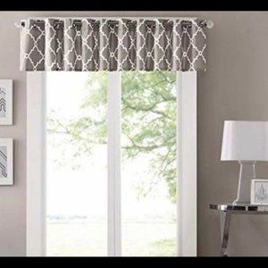 MADISON PARK Saratoga Fretwork Window Valance Grey Cream Trellis 50 x 80 NEW NIP